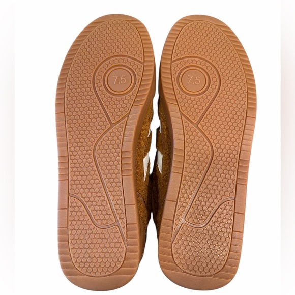 Steve Madden Sneaker Size 7.5 Camel Brown Cream Contrast Stripes Sherpa New - Picture 7 of 11